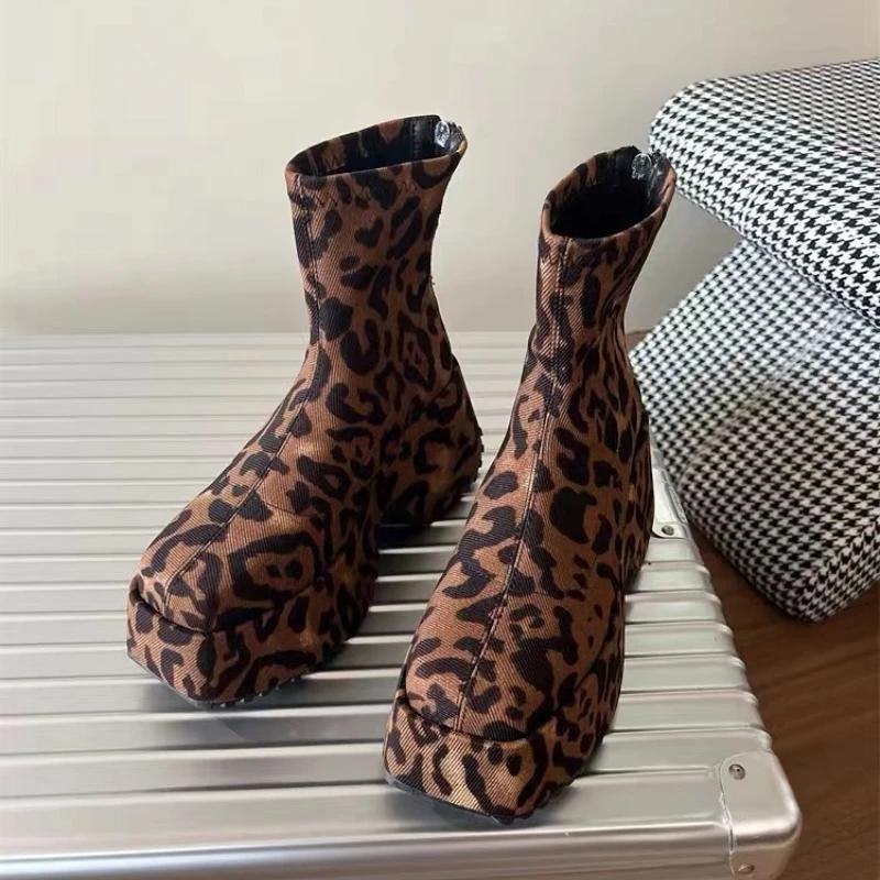 Pantofi de modă cu talpă groasă pentru femei 2024 Moda de stradă Cizme de damă cu imprimeu leopard Pantofi de petrecere punk la modă și versatili