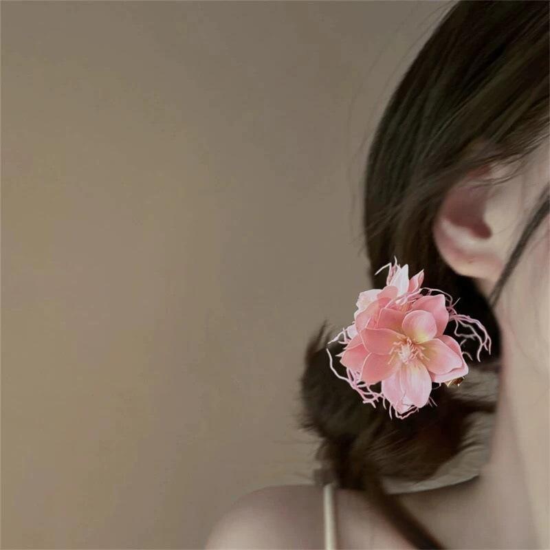 Fermagli per capelli a forma di fiore di giglio per donne ragazze Barretta Clip a pinza di granchio Fermagli per capelli per coda di cavallo Copricapo da bagno spiaggia Accessori per capelli