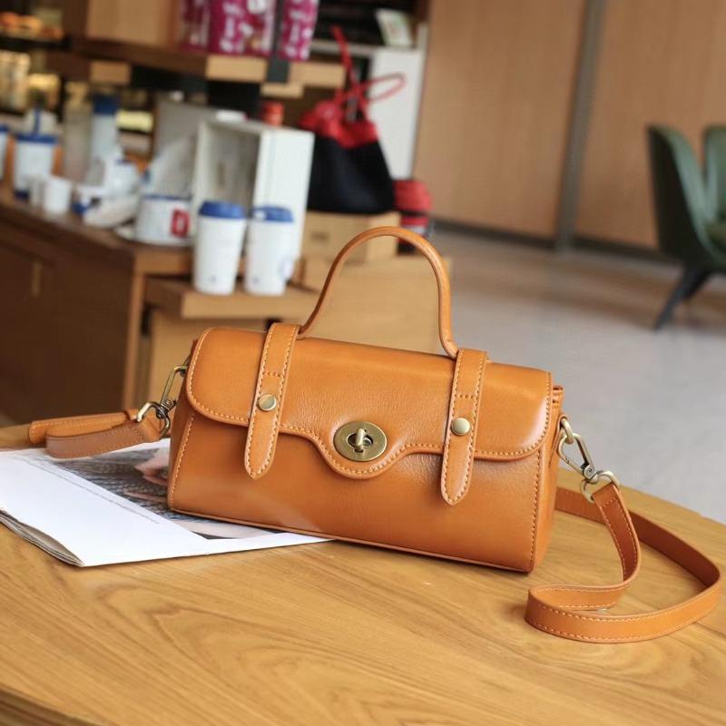 Summer Fashion Genuine Leather Small Bag Women's Baguette Bag with Casual Texture Plant Tanned Head Layer Cowhide Women's Bag Crossbody Bag