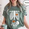 Dámské těhotenské tričko Comfort Colors® s kostlivcem na Halloween, Těhotenské tričko s kostlivcem, Těhotenské tričko na Halloween, Tričko pro oznámení těhotenství