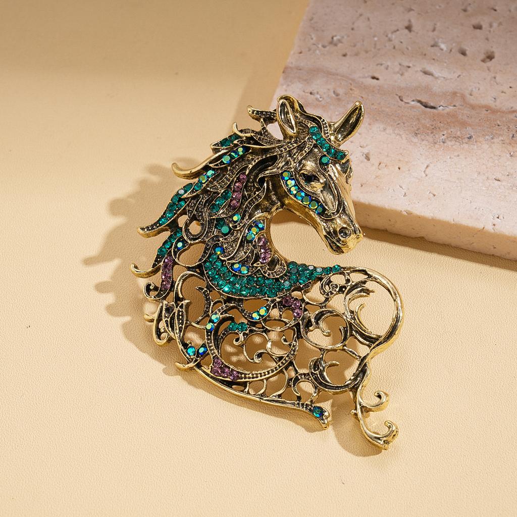 Vintage Rhinestone Horse Head Brooches for Women Zodiac Animal Pins Casual Party Accessories New Year Gifts Friends