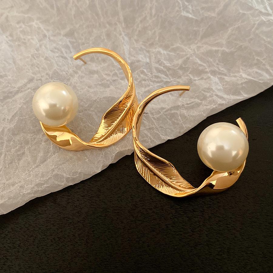 

Silver needle pearl twisted stripe pendant earrings European and American retro simple fashion earrings light luxury high-end earrings women