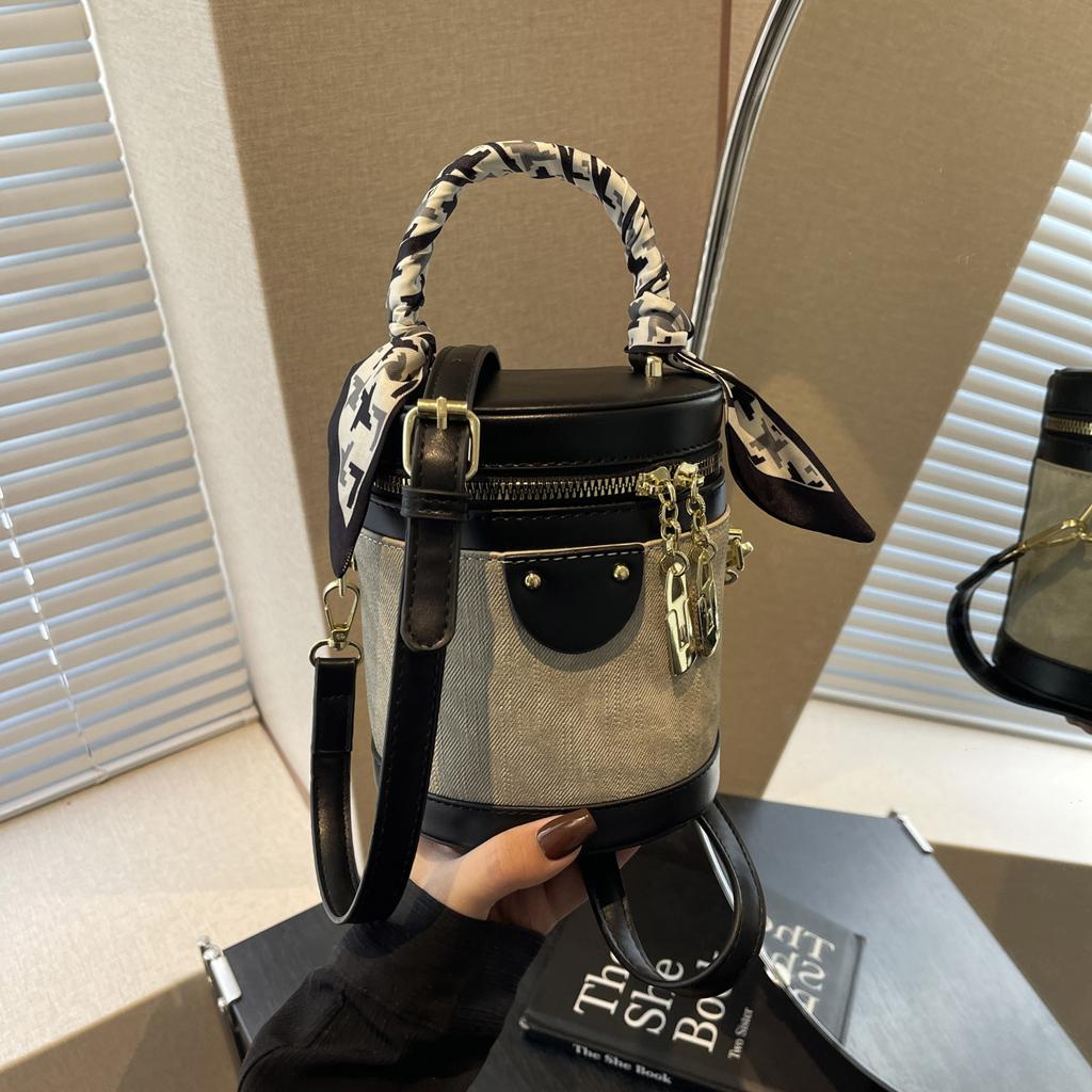 Niche bag women's 2025 new spring fashion high-end messenger bag portable cylinder bag shoulder bucket bag