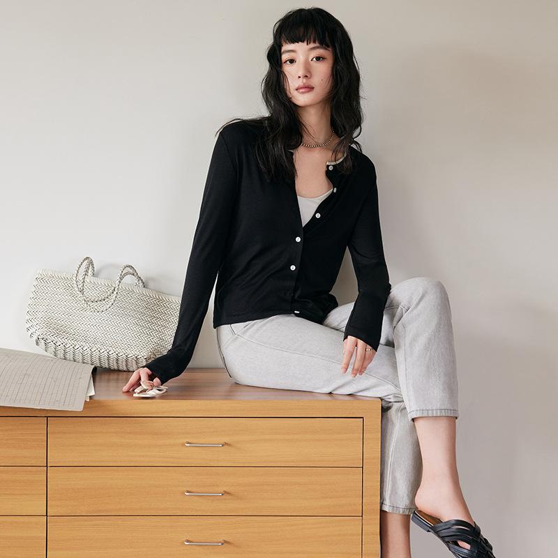 Spring and Summer Button-down Base Layer Women's New Versatile Cardigan, Slimming Long-sleeved Knitted Sweater