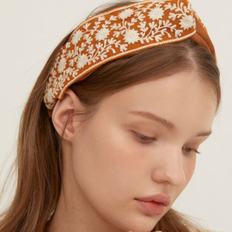 

Favorite Noun Daisy_Brown Brown