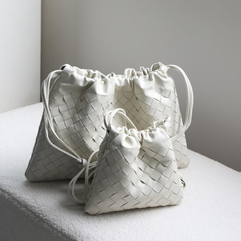 Borsa a tracolla intrecciata in vera pelle di agnello da donna, morbida, quadrata, con coulisse