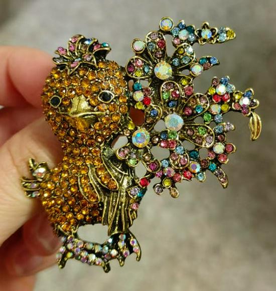 Hummingbird Crystal Rhinestone Brooch: Elegant Alloy Pin for Clothing Accessories