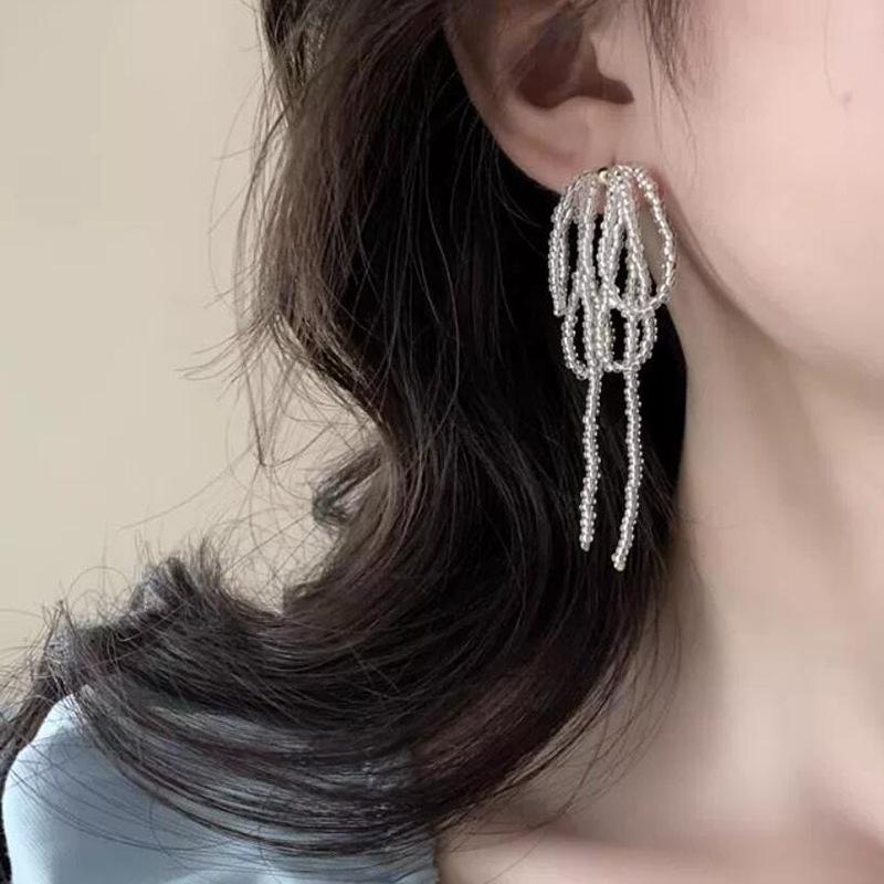 Minimalist Fairy Bow Beaded Stud Earrings - Romantic and Elegant Jewelry белый
