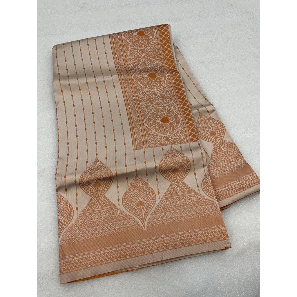 This Beautiful Saree Is Elegantly Decorated with Gorgeous Solid Jacquard Weave That Gives a Perfect Look To the Outfit.