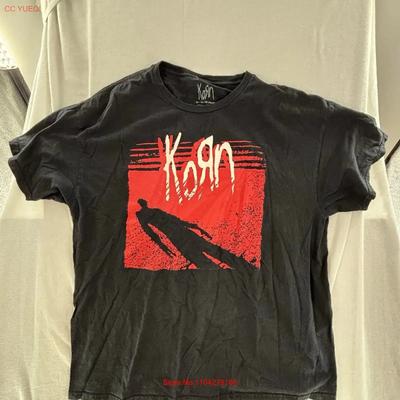 חולצת טי רשמית של KoRn שחורה אדומה לגברים מידה XL עם הדפס Mad Engine Nu Metal וינטג' שטופה אופנתית רב-תכליתית לגברים גרפית סטריט וור