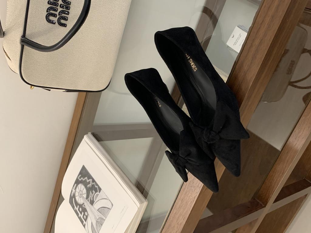 2025 Autumn New Pointed Suede Bow Retro High Heels Women's Fashion Versatile Stiletto Commuter Shoes