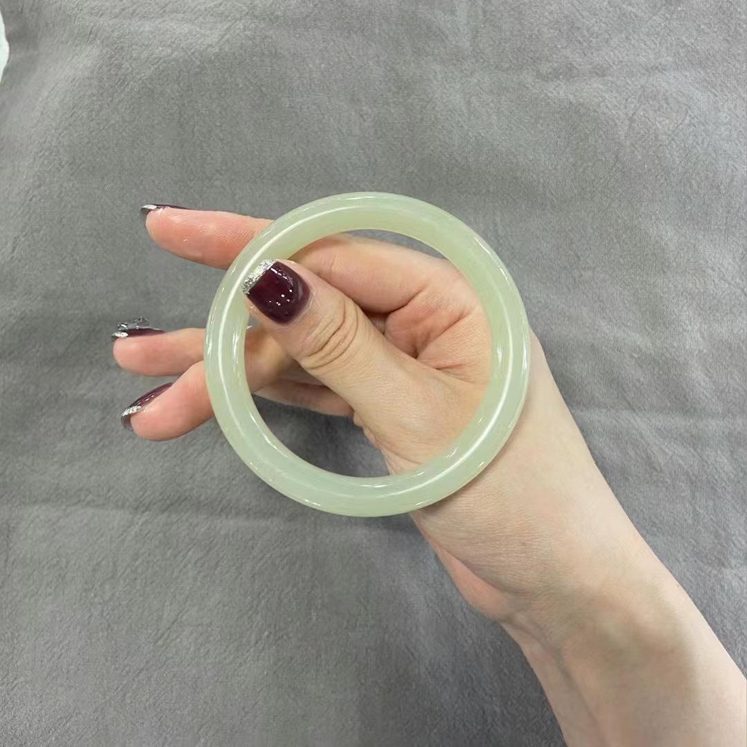 Hetian Jade Girly Style Bracelet: Natural Qingbai Emerald Jade with Clear Water Finish