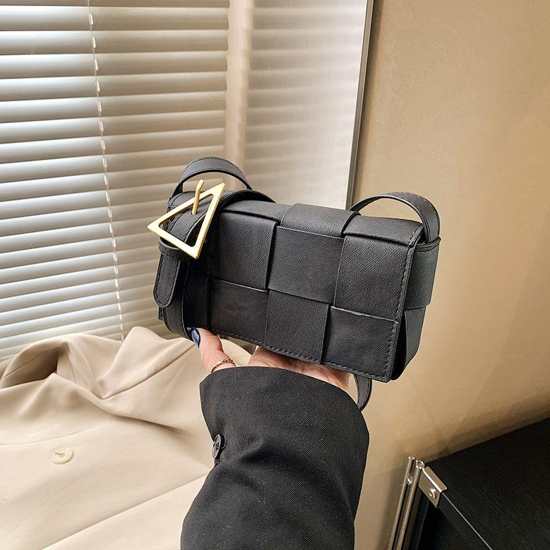 

Light luxury foreign style Korean version ins wind matte versatile personality small square bag women s high-end texture niche new messenger bag чёрный