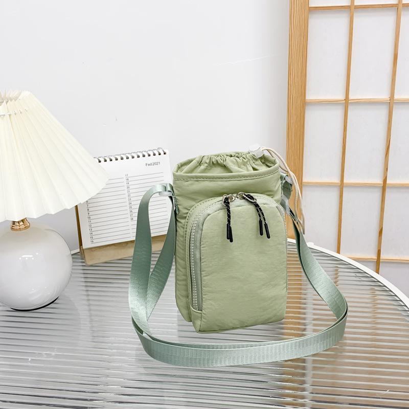 

Многофункциональная и простая маленькая сумка для мобильного телефона. Нишевая сумка кроссбоди для ежедневных поездок на работу и езды на велосипеде. зелёный