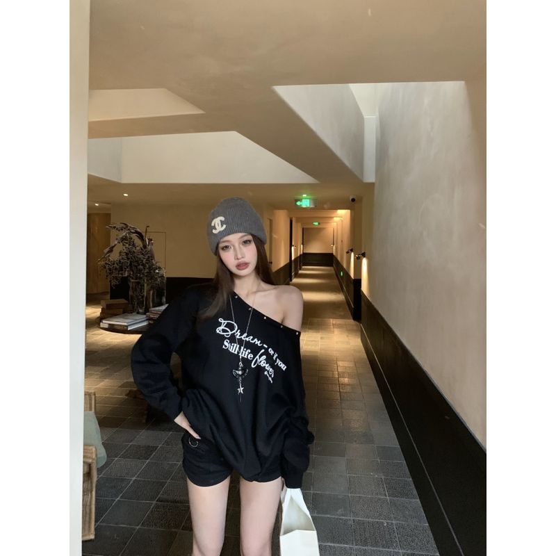 

Kumikumi Gyaru Style Letter Print Rivet Sloping Shoulder Hoodie Women Autumn Loose Slimming Black off-Shoulder Top Rivet oblique shoulder Long sleeves M