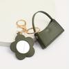 1 Stück tragbarer Blume Spiegel gebogene Gag Schlüsselanhänger Mini Aufbewahrungstasche für Damen Geschenk einfarbig kleine quadratische Tasche Zubehör kreativ