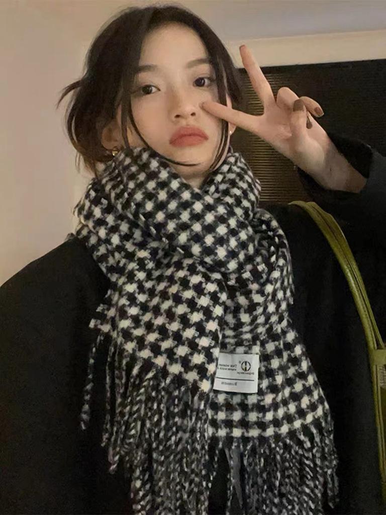 Contrasting color grid scarf women's winter Japanese retro grid scarf warm couple knitted scarf fringed shawl dual-purpose