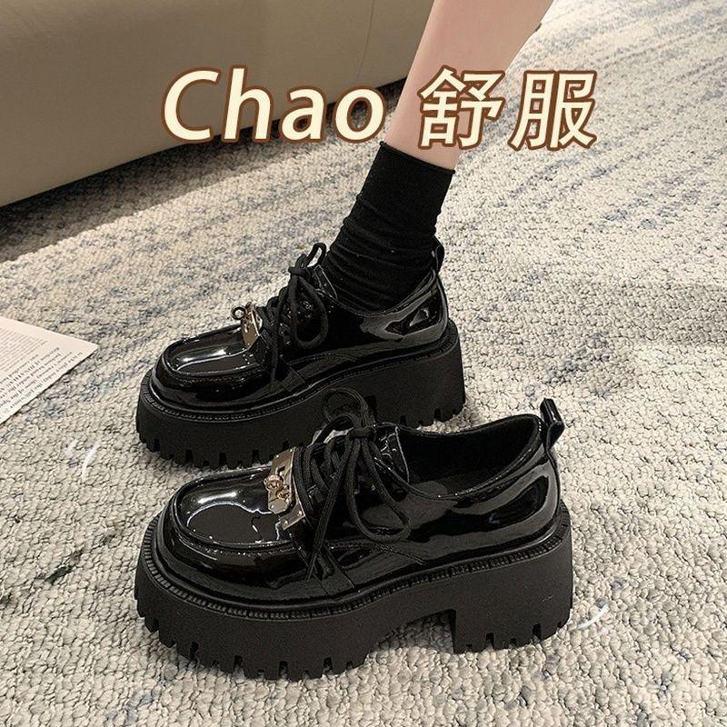 Scarpe piccole in pelle con plateau stile britannico primavera e autunno nuove testa larga tacco spesso tacco alto nere con lacci scarpe singole