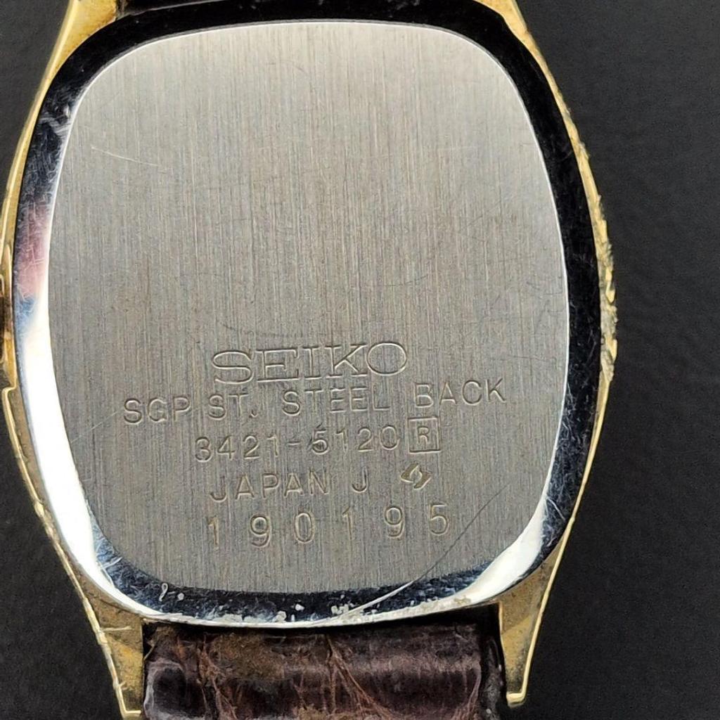 Gebruikt Werkende staat SEIKO Quartz Dameshorloge Zwarte Wijzerplaat Goud