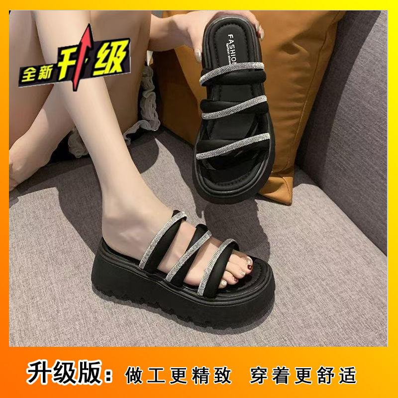 One word with casual flat bottom sandals tide ins2025 summer new popular outer wear round head rhinestone thick bottom slippers