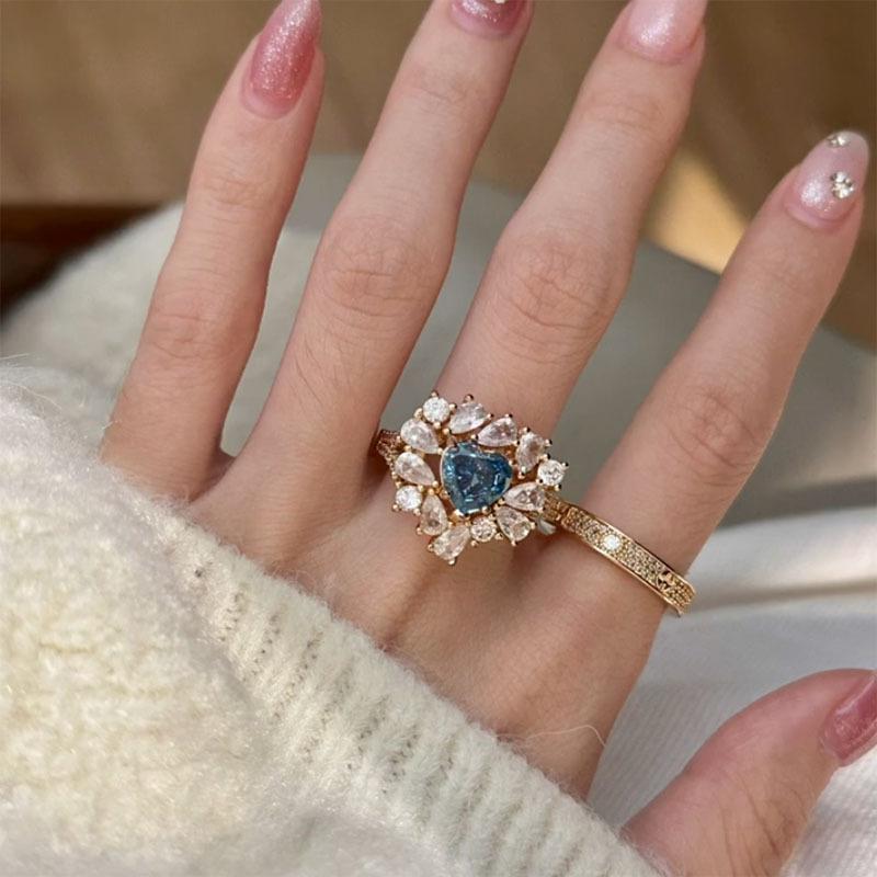 Exquisite Shiny Ring Light Luxury Fresh Unique High-end Blue Gemstone Heart-shaped Rings for Women Retro Feeling Wedding Jewelry