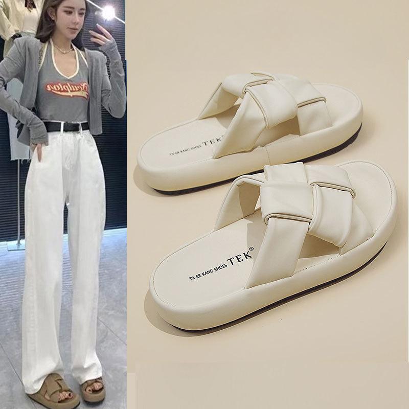 Slippers women's summer wear 2025 new casual pregnant women's non-slip thick-soled beach sandals French high-end one-word
