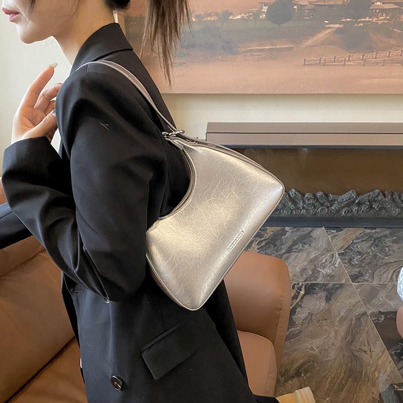 

Silver high-end underarm bag women s 2025 autumn and winter new fashion portable shoulder bag popular crescent bag 25.5*6*12.5 серебряный