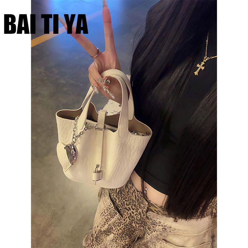

Women s Bag 2025 New Arrival Summer Super Popular Soft Leather Bucket Bag Advanced Texture Special-Interest Design Satchel Messenger Bag White