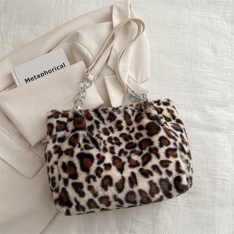 Foreign leopard print plush trend chain This year's personality is versatile, simple and fashionable casual bag, shoulder underarm bag