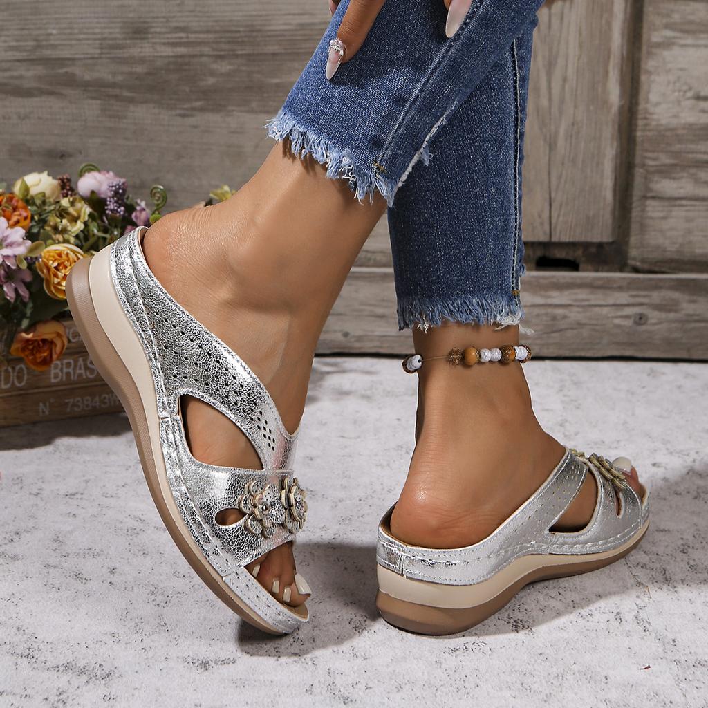 New Women's Slippers Floral Beach Flip-Flops for Women - Comfy Slip-On Summer Slides Versatile Casual Outdoor Footwear