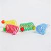 1 Pezzo Molla a Spirale Colorata con Palla di Peluche Giocattolo da Masticare per Gatti per Giochi al Coperto e all'Aperto Stimolante la Curiosità E