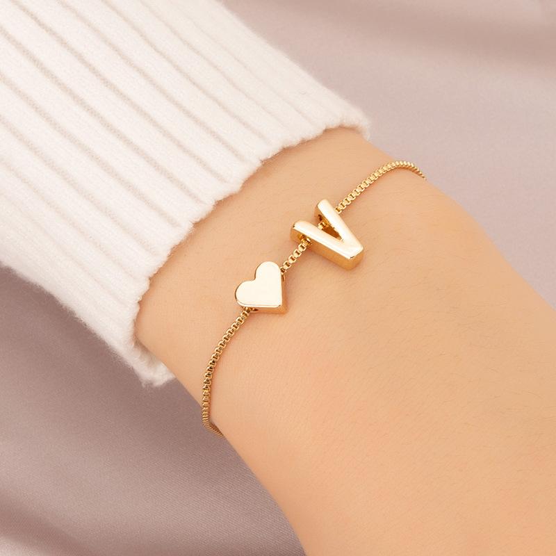 Fashion Love Heart Bracelet For Women Personality Design 26 Letters Bracelet Hand Jewelry Golden Accessory Exquisite Girl Gifts