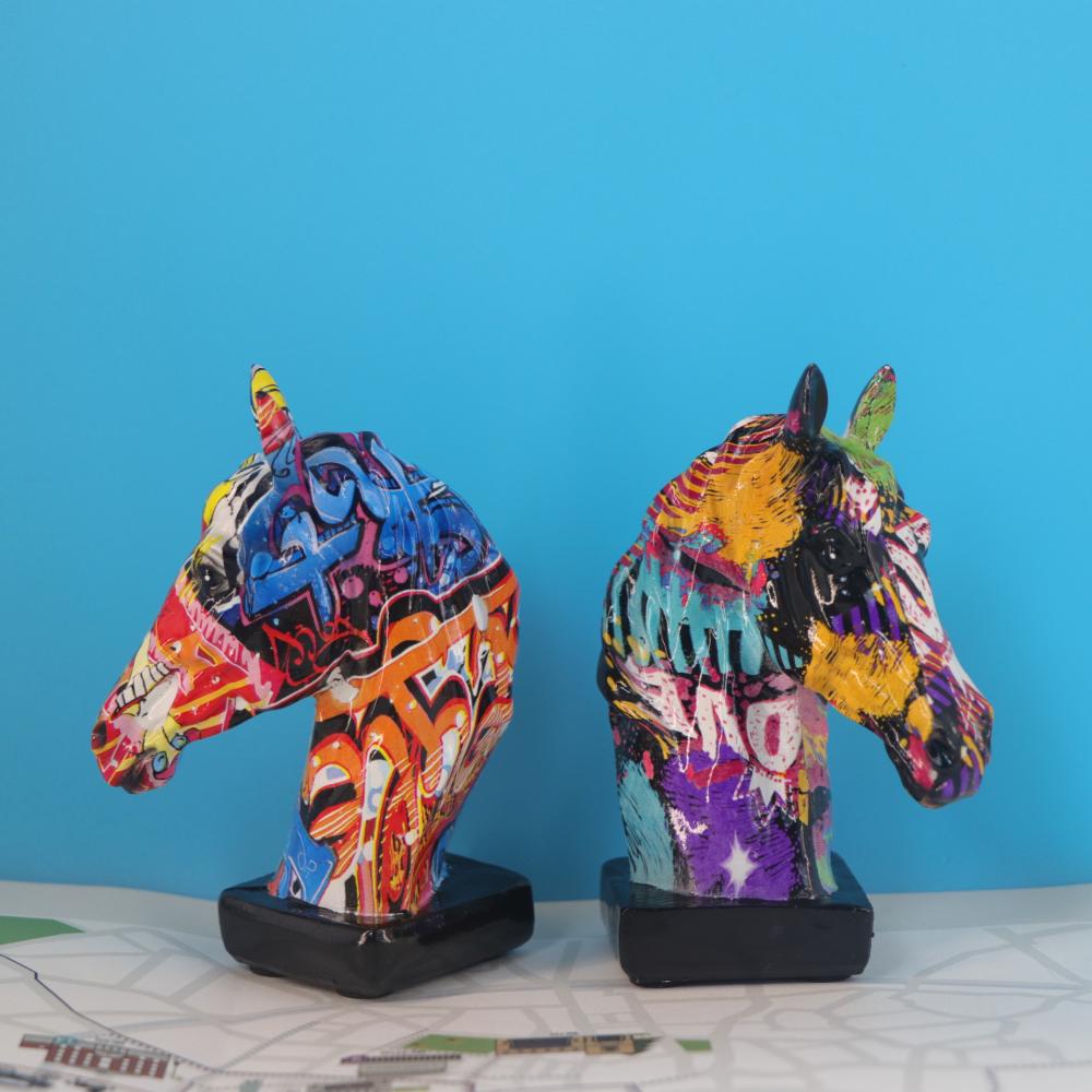 Colorful Graffiti Horse Head Figurine Modern Graffiti Art Animal Statues Home Office Living Room Desktop Wine Cabinet Decoration