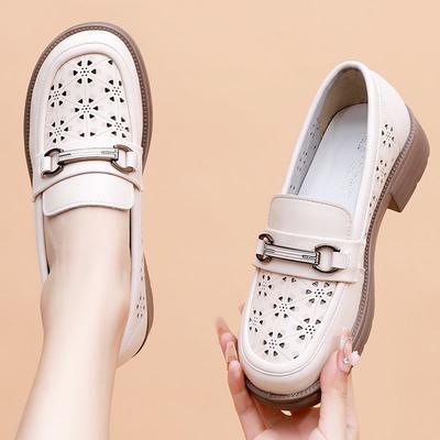 Leder Sommer hohle Mutter Sandalen Lederschuhe niedriger Absatz Mittelalterliche und ältere Damenschuhe rutschfeste weiche Sohle atmungsaktive Loch Slipper