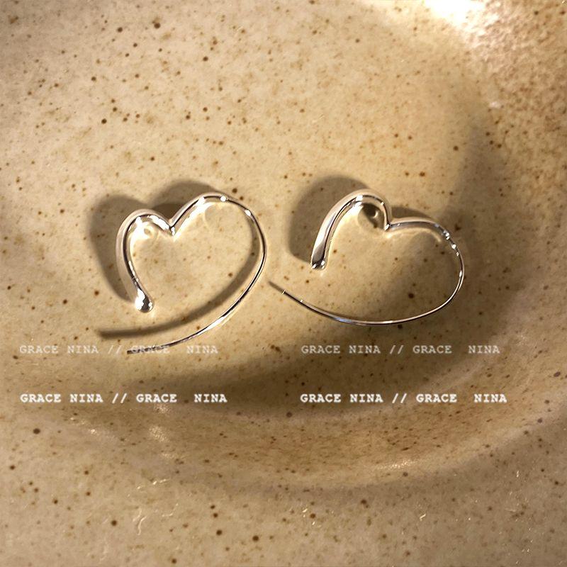 

Холодный стиль Квадратное круглое лицо Сердце Самые продаваемые Элегантные серьги для женщин Silver Heart earrings