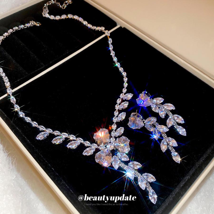 Exquisite Zircon Heart & Wheat Ear Pendant Necklace for Women