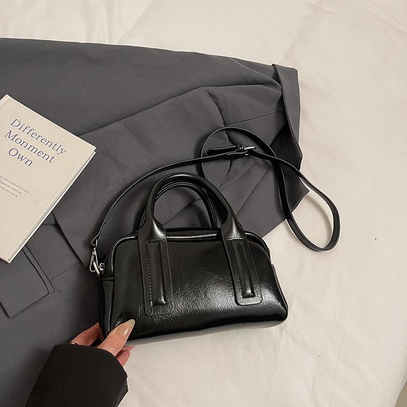 This year's popular small bag women's spring and summer versatile 2025 new women's simple messenger bag portable pillow bag