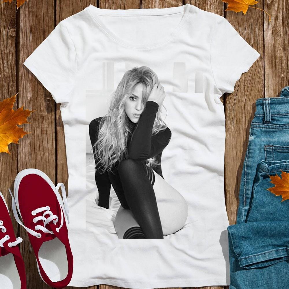 

Shakira T-Shirt - Laundry Service Album T-Shirt - Waka Waka - Hips Don t Lie - 1 Unisex T-Shirt XL