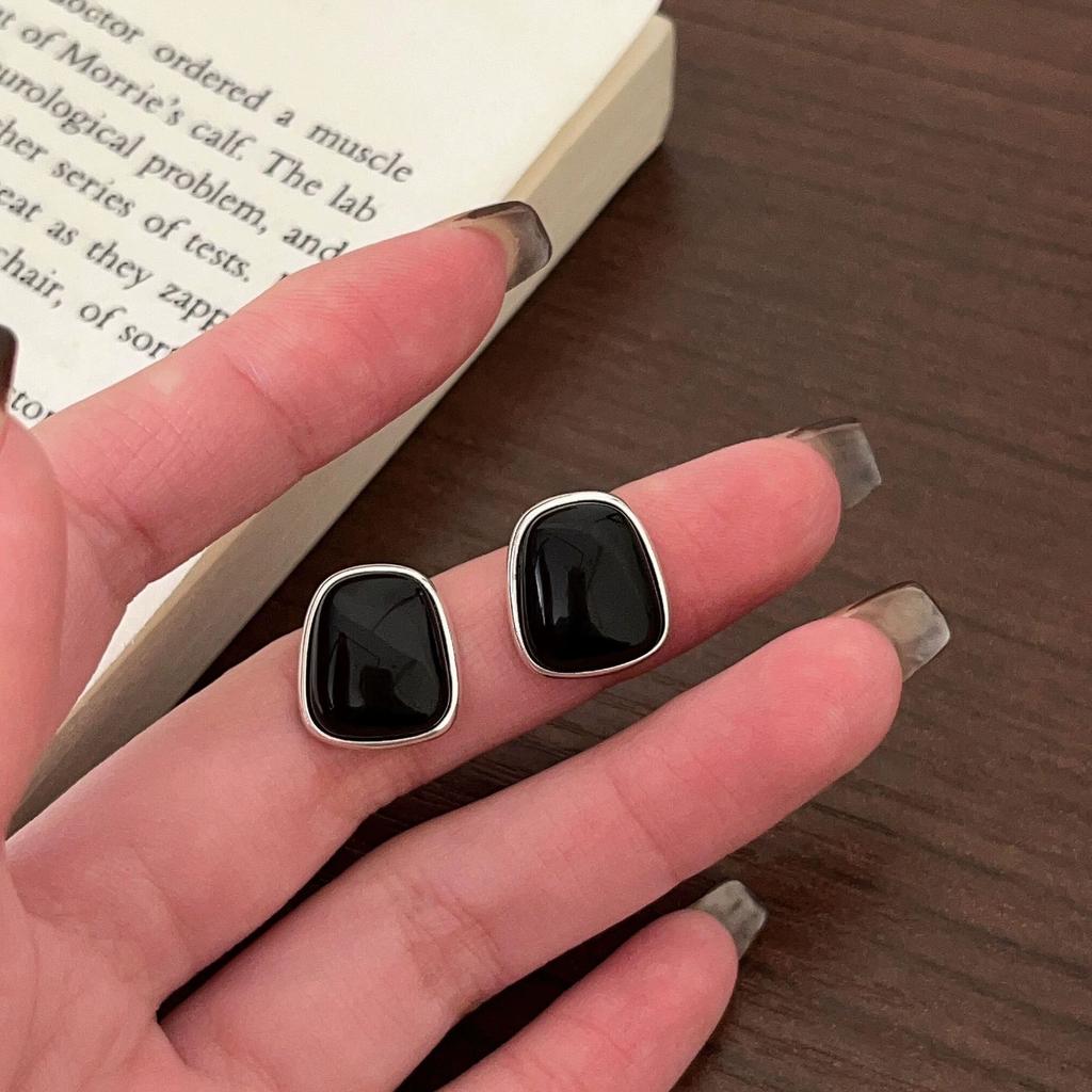 Small Earrings, Simple Temperament, Exaggerated and Generous Earrings, Black Ear Jewelry Gifts for Girlfriends and Girlfriends