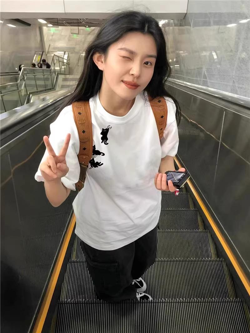 

2025 Women s White Cotton Short-Sleeve T-Shirt: Trendy Loose Fit with Straight Shoulder Design L