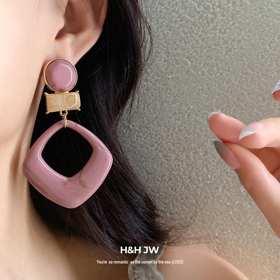 Silver needle retro Hong Kong style resin rhombus pendant earrings versatile fashion stud earrings femininity earrings design sense niche