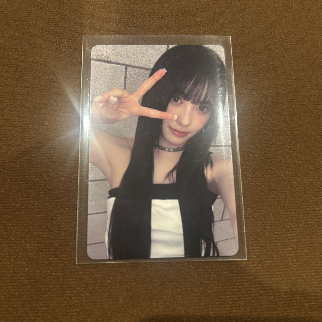

[USED] izna Coco Selfie photo card handing over trading card off event 2/2 N/a