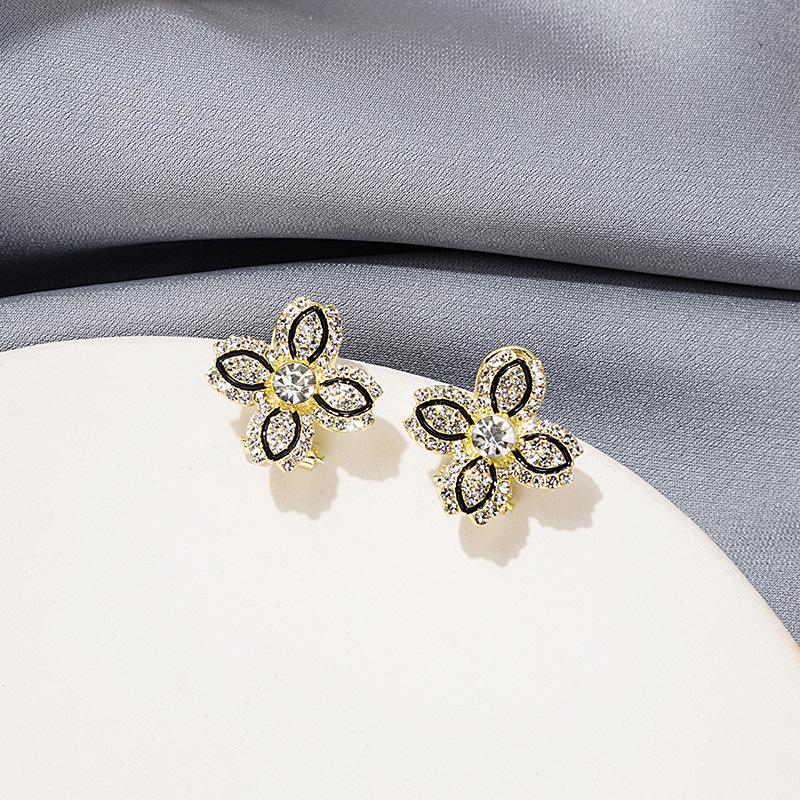 Silver Needle Diamond Flower Stud Earrings - Elegant Fashion Temperament