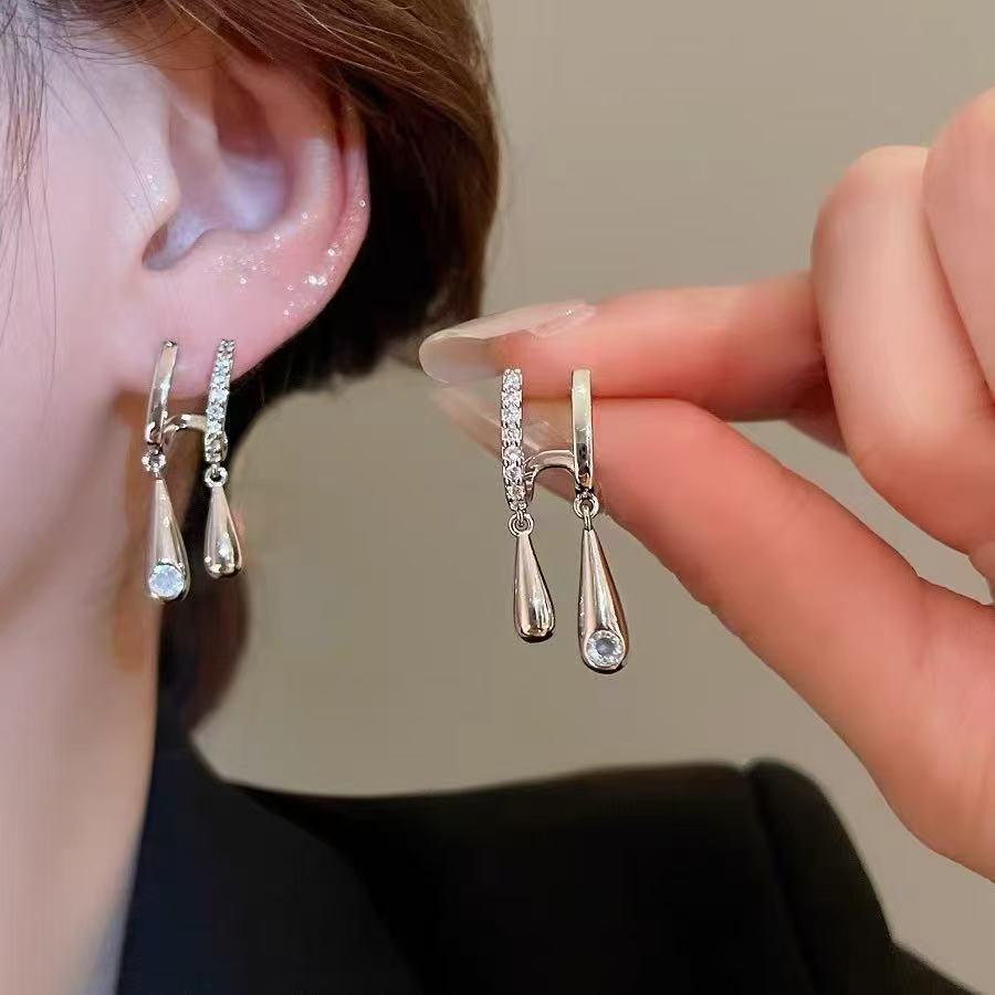 Moonlit Dance Water Drop Rhinestone Earrings – Elegant and Versatile Design
