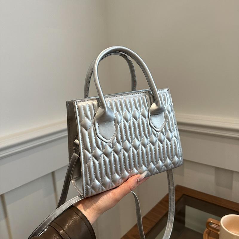 

Women s 2025 autumn new fashion portable shoulder bag embossed premium texture diamond embossed oblique span bag