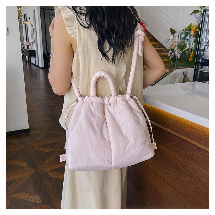 Damen Casual Einzelschultertasche Große Kapazität Nyl Rucksack Damen Daunenbaumwolle Winter Tragetasche Tragbare Make-up Handtasche