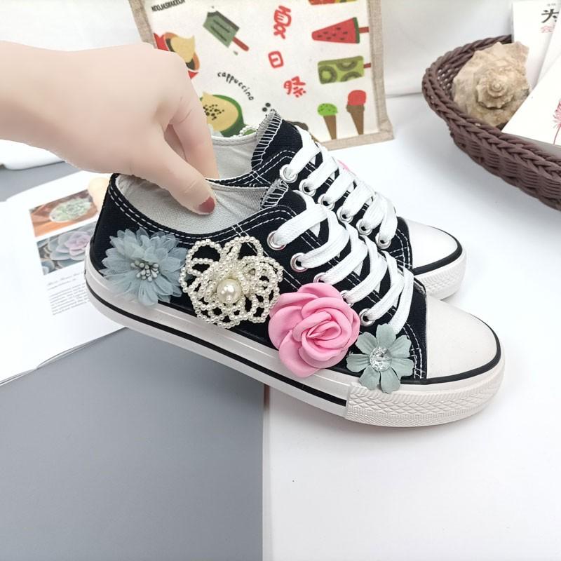Moda 2025 Damskie płócienne buty modowe Nowy styl Sznurowane Buty codzienne z niską cholewką z kwiatem z cyrkonii do dojazdów Wygodne buty