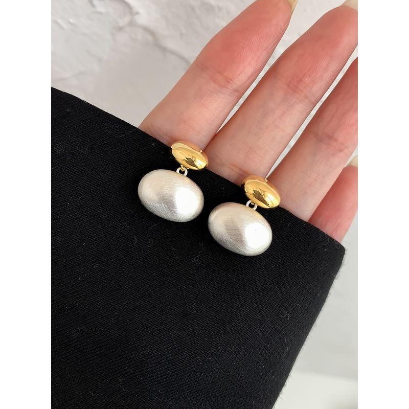 

Cold Wind Niche Style Metal Brushed Contrast Color Female Silver Needle Default