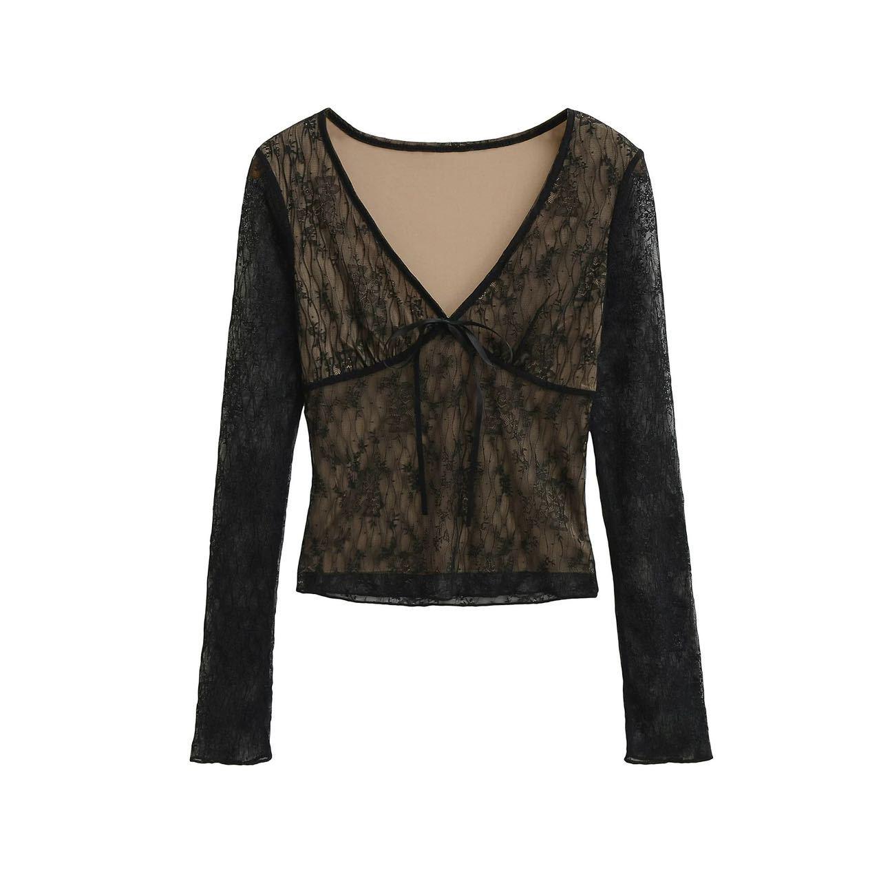 Spicy Girl Women’s Slim-Fit V-Neck Lace Shirt - Long-Sleeve, Short Top for Early Autumn. One Size [75-120 lbs]