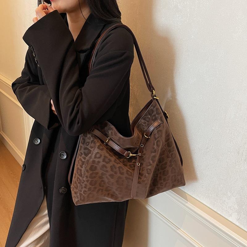 Tote bag women 2025 new large-capacity commuter backpack retro casual street trend shoulder travel backpack